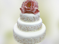 Свадебный торт Александрия с узором и цветком