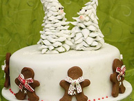 Зимний торт Белые Ёлочки с пряничными человечками