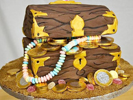 Оригинальный торт Сундук с сокровищами, украшенный мастикой