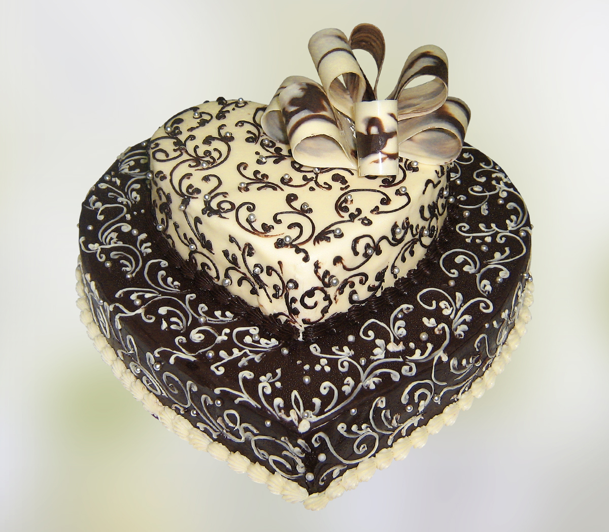 Кружевной торт с сердечками