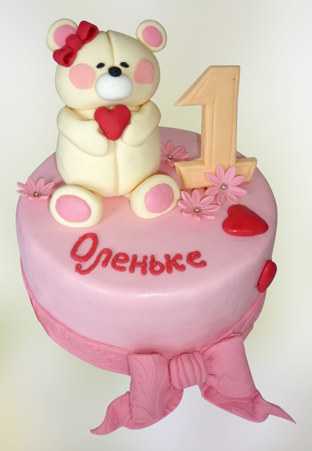 Торт Мишка Малышка, украшенный фигуркой из сахарной мастики