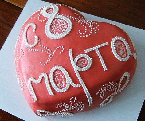 Торт Сердце на 8 марта, украшенный сахарной мастикой