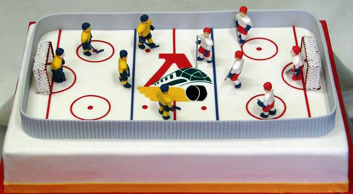 Торт на заказ для мужчины Хоккей - в виде хоккейной коробки и хоккеистов
