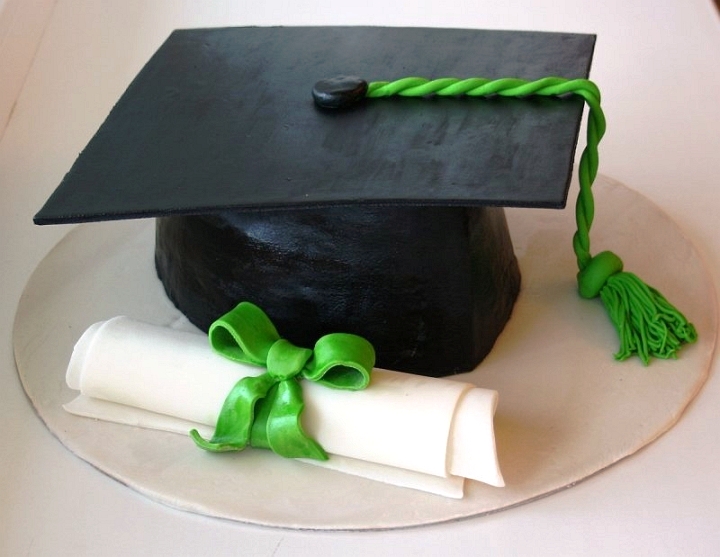 Торт в форме шапочки выпускника - на выпускной вечер 11 класс